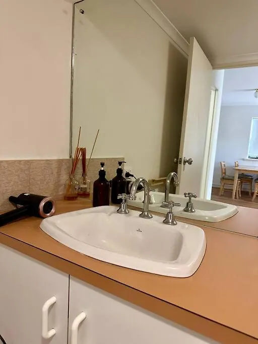 Relaxing Park View 2 Bedrooms Apartment Free Wi-Fi Adelaide